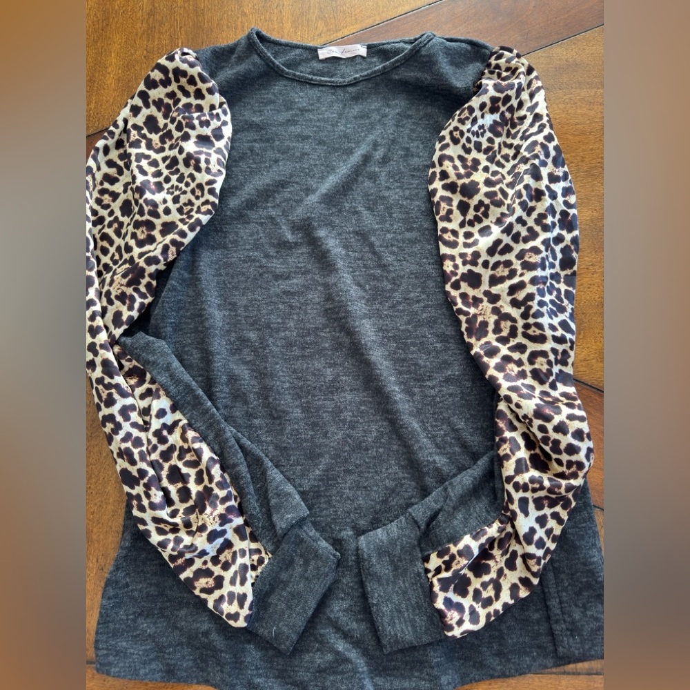 Great top! Neve worn!